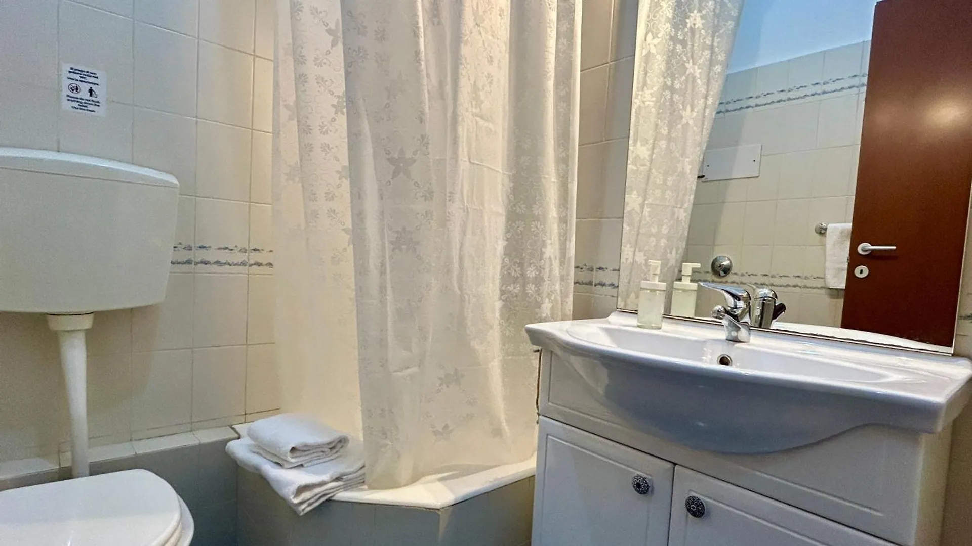 Appartamento Iris - Immobili E Soluzioni Rent Lallio Apartment